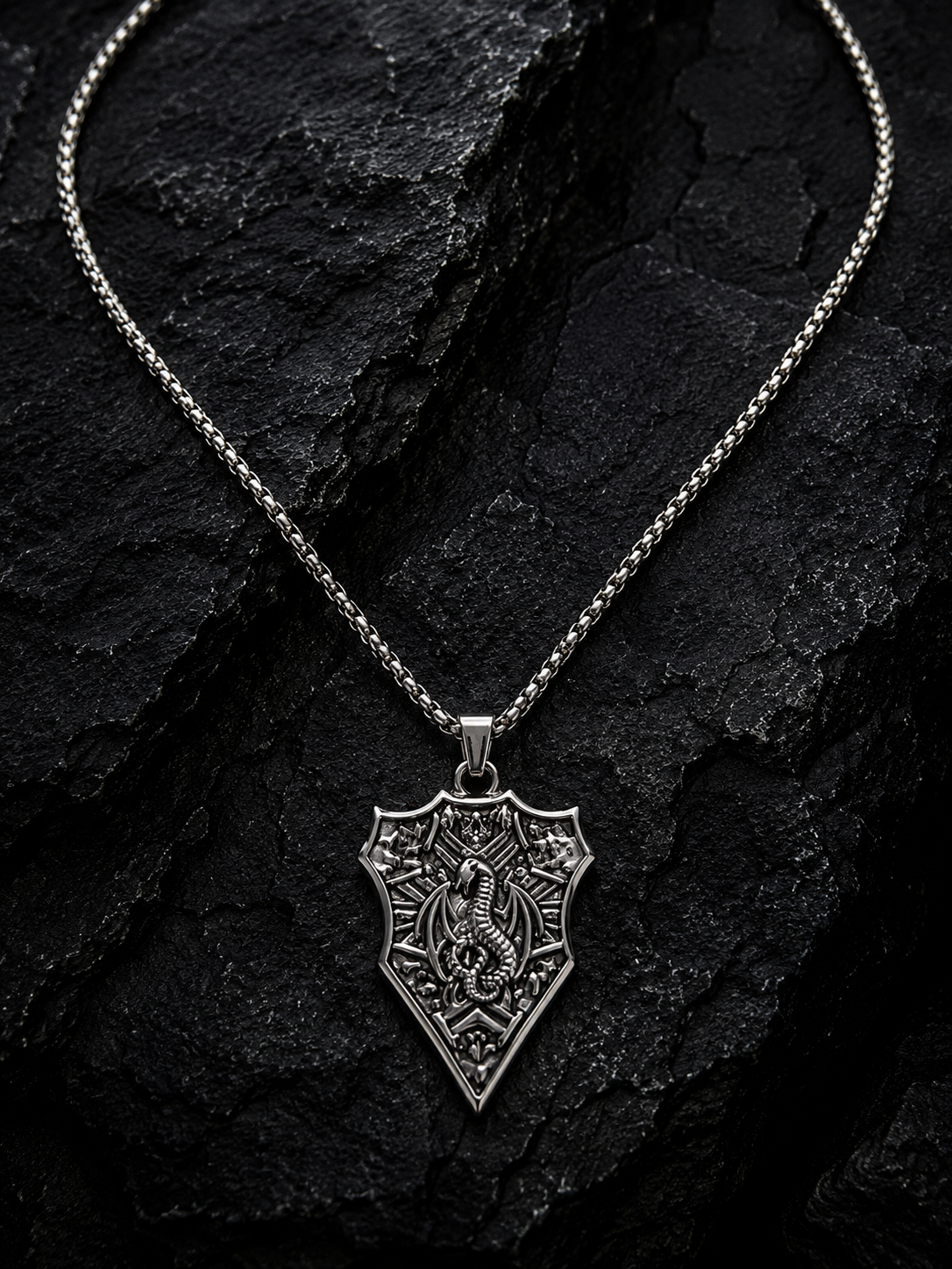 Dravaryn Serpent Pendant
